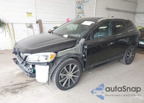 2016 Volvo Xc60 T6 Platinum z USA, uszkodzony, nr VIN YV4902RM6G2812102